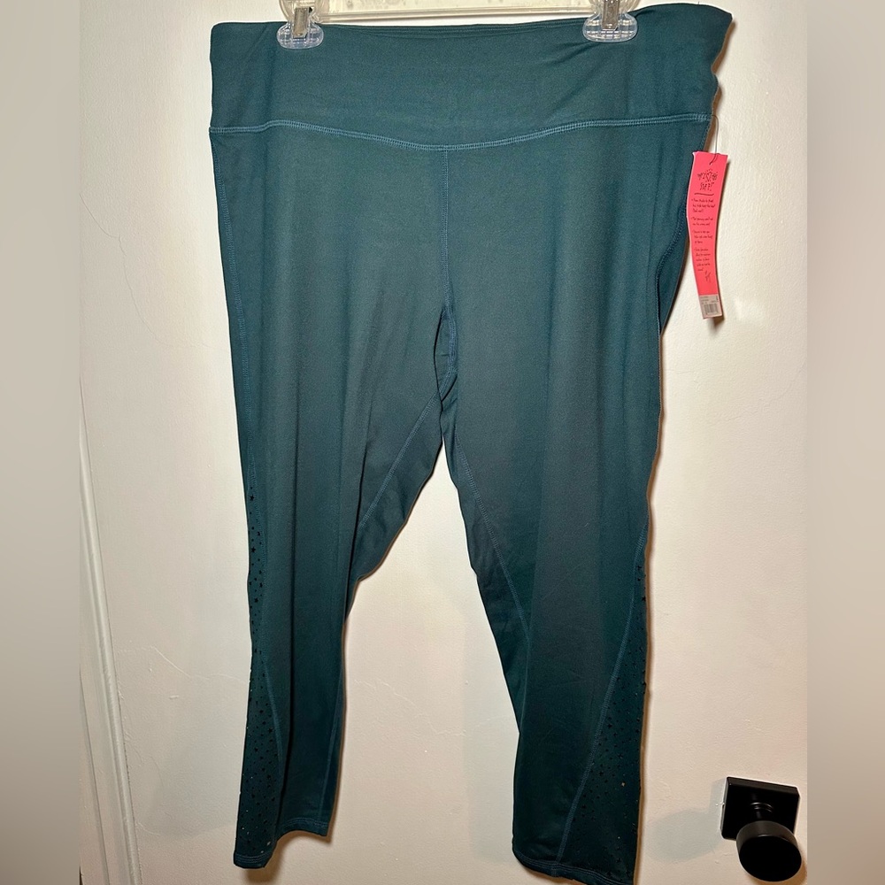 NWT Betsey Johnson Stars Laser Cut 7/8 Leggings Size 2X